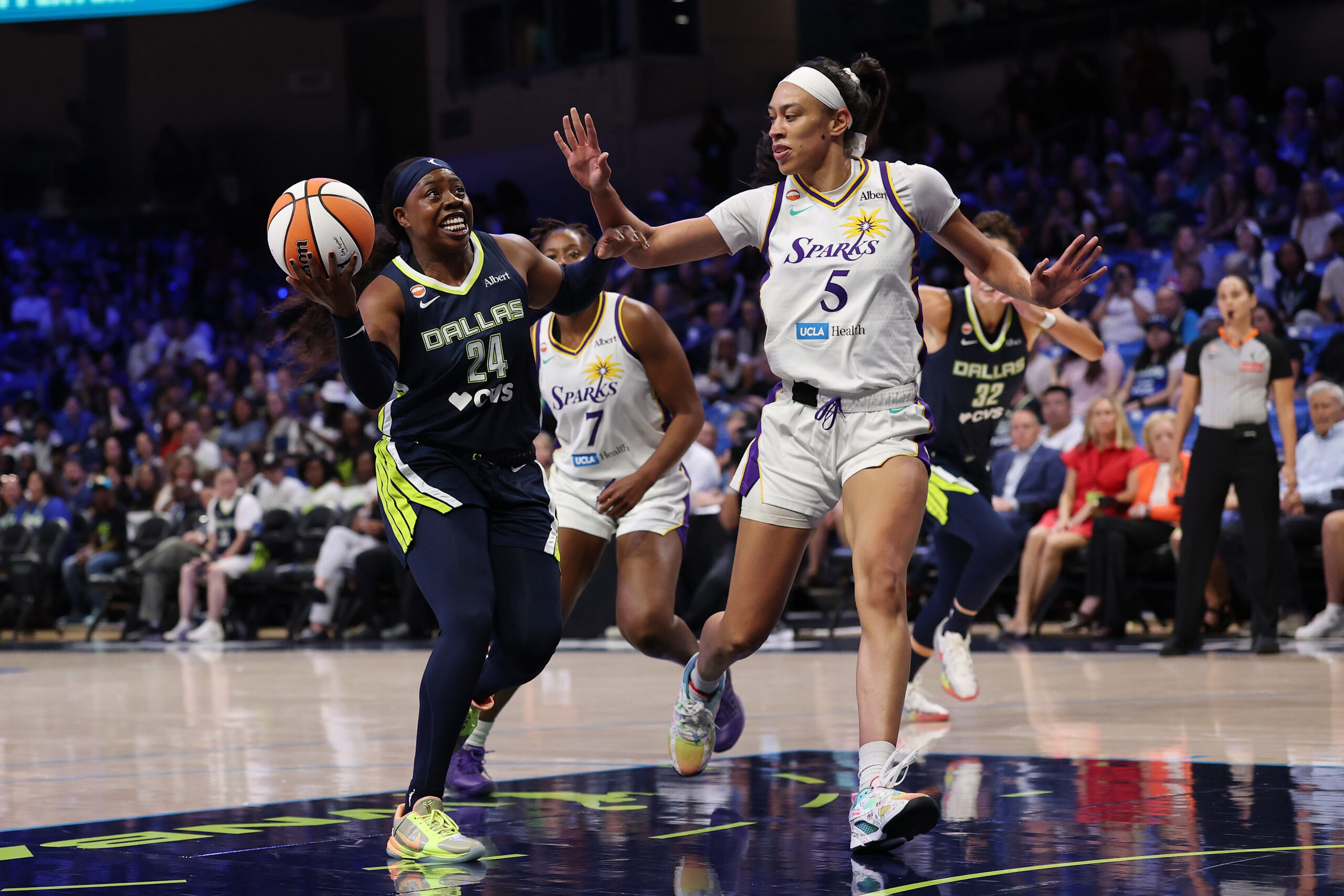 Dallas Uses Second Half Surge to Defeat Los Angeles, 97-77